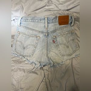 size 25 levi’s shorts